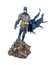 DC Gallery PVC socha Batman Defiant 25 cm